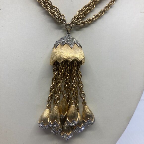 Vtg AVON de BELLEVILLE BOUCHER 5715 gold pave rhinestone tassel earrings brooch - Picture 7 of 7